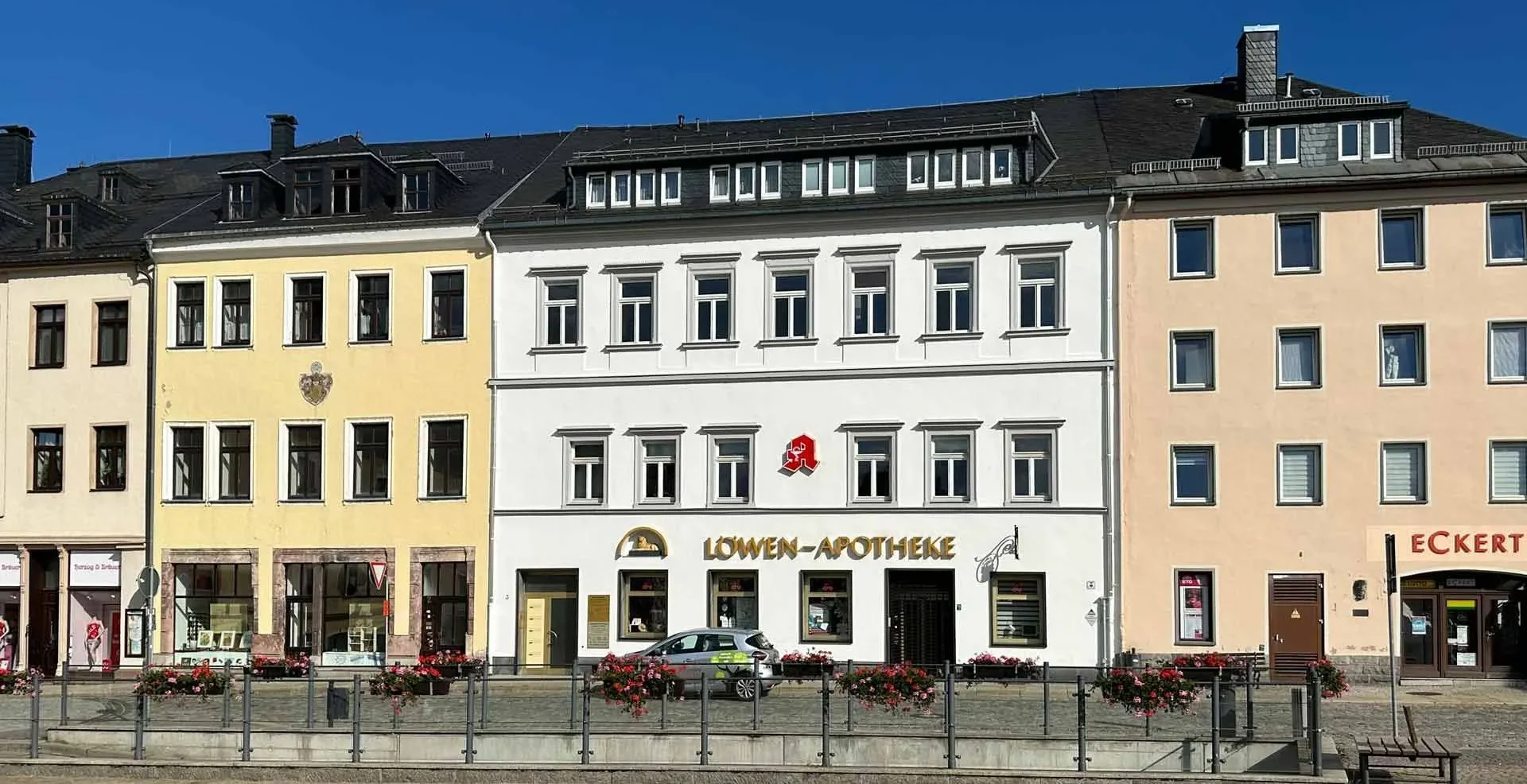 Löwen Apotheke außen